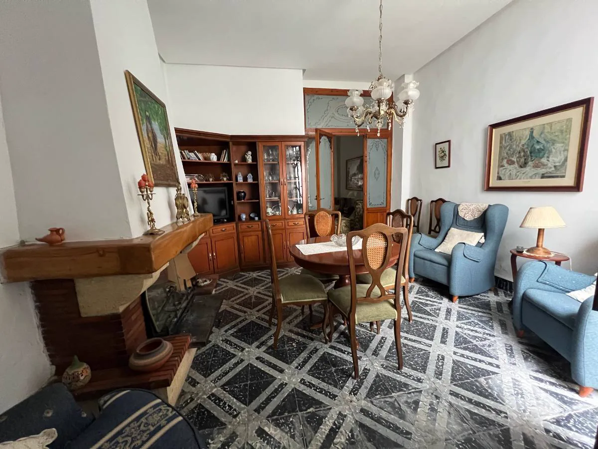 Gran casa de pueblo en Beniarjó